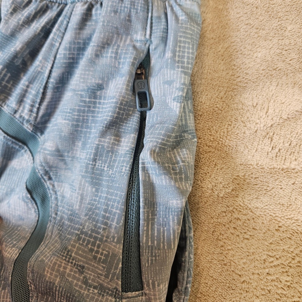 Lululemon SoulCycle Pace Breaker Shorts Mens Medium Blue Digital Camo Skull Logo - Picture 6 of 7
